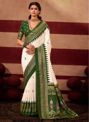 Garb These Party Wear Saree in Fine Colored.These Saree Are Velvet Tussar Silk And Blouse is Fabricated On Velvet Tussar Silk Pair.Its Beautified With Sambalpuri Foil Printed.