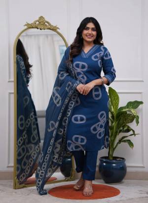 Looking These Suit in Fine Colored Pair With Bottom And Dupatta.These Top And Bottom Are Fabricated On Chanderi Pair With Chanderi Dupatta.Its Beautified With Designer Printed,Embroidery Work.