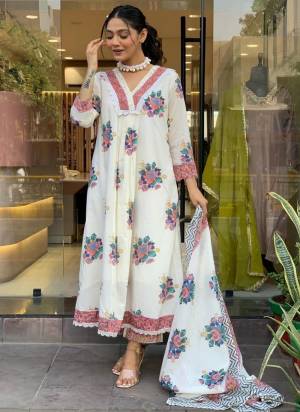 Looking These Suit in Fine Colored Pair With Bottom And Dupatta.These Top And Bottom Are Fabricated On Cotton Pair With Cotton Dupatta.Its Beautified With Designer Printed With Embroidery Work.