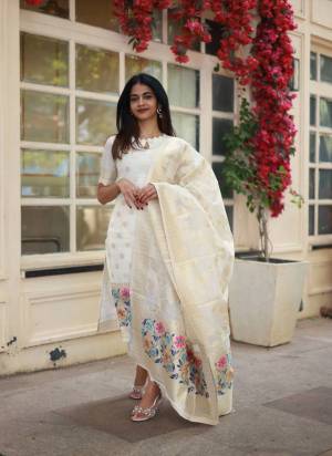 Looking These Suit in Fine Colored Pair With Bottom And Dupatta.These Top Are Viscose Jacquard And Bottom Are Fabricated On Viscose Pair With Jacquard Silk Dupatta.Its Beautified With Woven Designer.