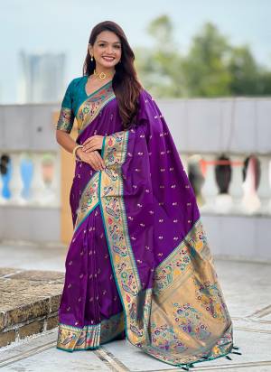 Attractive These Party Wear Saree in Fine Colored.These Saree Are Paithani Silk And Blouse is Fabricated On Paithani Silk.Its Beautified With Weaving Jacquard Meenakari Designer.