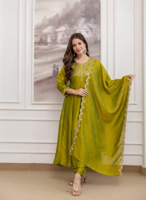 Looking These Suit in Fine Colored Pair With Bottom And Dupatta.These Top And Bottom Are Fabricated On Vichitra Silk Pair With Vichitra Silk Dupatta.Its Beautified With Designer Embroidery Work.