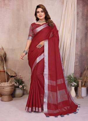 Garb These Party Wear Saree in Fine Colored.These Saree And Blouse is Fabricated On Linen Cotton.Its Beautified With Woven Silver Jari Borser Pallu Designer.