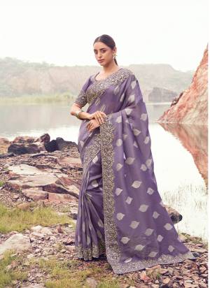Attrective This Party wear Saree Paired With Blouse.This Saree Are Tissue Jacquard Silk And Blouse Are Tissue Silk Based Fabric With Weaving Jari Designer With Sequance,Jari,Thread Embroidery,Beads,Stone,Tassels Work. Buy This Pretty Saree Now.
