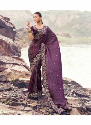 Attrective This Party wear Saree Paired With Blouse.This Saree Are Satin Jacquard Silk And Blouse Are Tissue Silk Based Fabric With Weaving Jari Designer With Sequance,Jari,Thread Embroidery,Beads,Stone,Tassels Work. Buy This Pretty Saree Now.