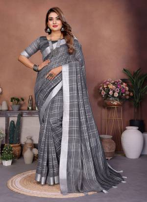 Garb These Party Wear Saree in Fine Colored.These Saree And Blouse is Fabricated On Linen Cotton.Its Beautified With Woven Checks Designer.