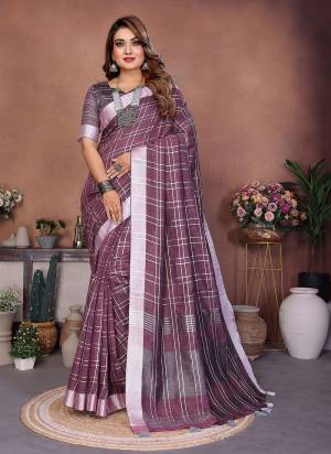 Garb These Party Wear Saree in Fine Colored.These Saree And Blouse is Fabricated On Linen Cotton.Its Beautified With Woven Checks Designer.