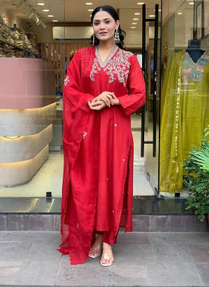 Garb These Suit in Fine Colored Pair With Bottom And Dupatta.These Top And Bottom Are Fabricated On Chanderi Pair With Chanderi Dupatta.Its Beautified With Designer Embroidery Work.