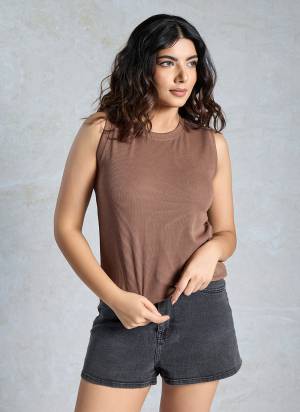 Looking These Beautiful Looking Readymade Tank Top.These Top is Fabricated On Knited.Its Beautified With Solid Designer.