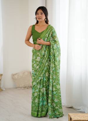 Garb These Party Wear Saree in Fine Colored.These Saree Are Moss Satin Patta And Blouse is Moss Satin Patta Fabricated.Its Beautified With Woven Patta Border Designer Printed.