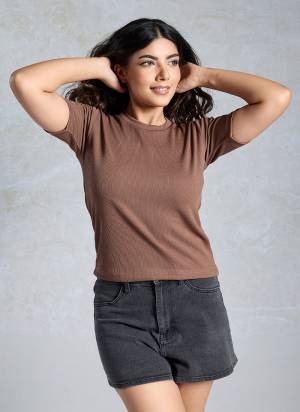 Looking These Beautiful Looking Readymade Tank Top.These Top is Fabricated On Knited.Its Beautified With Solid Designer.