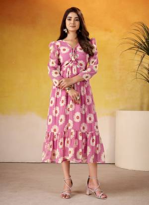 Attractive These Beautiful Looking Readymade Long Kurti.These Kurti Fabricated On Weightless Marbal.Its Beautified With Designer Floral Printed.