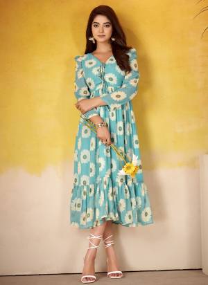 Attractive These Beautiful Looking Readymade Long Kurti.These Kurti Fabricated On Weightless Marbal.Its Beautified With Designer Floral Printed.