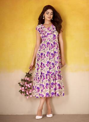 Attractive These Beautiful Looking Readymade Long Kurti.These Kurti Fabricated On Maslin Silk.Its Beautified With Designer Floral Printed.