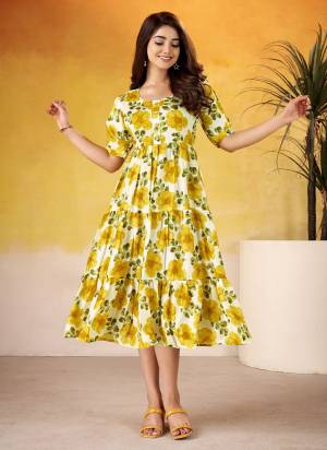 Attractive These Beautiful Looking Readymade Long Kurti.These Kurti Fabricated On Vichitra Silk.Its Beautified With Designer Floral Printed.