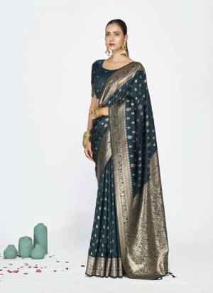 Attractive These Party Wear Saree in Fine Colored.These Saree And Blouse is Fabricated On Banarasi Silk.Its Beautified With Weaving Jari Butti Designer.