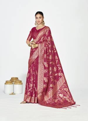Attractive These Party Wear Saree in Fine Colored.These Saree And Blouse is Fabricated On Banarasi Silk.Its Beautified With Weaving Jari Designer.