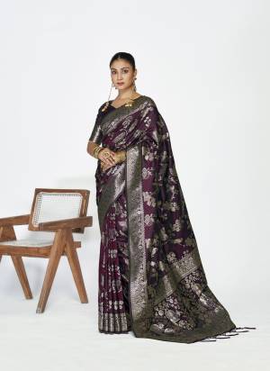 Attractive These Party Wear Saree in Fine Colored.These Saree And Blouse is Fabricated On Banarasi Silk.Its Beautified With Weaving Jari Designer.
