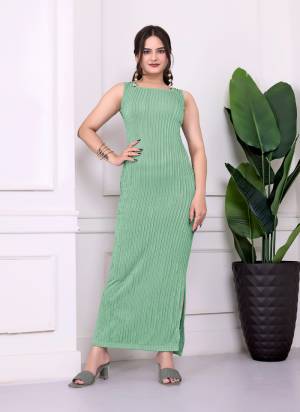 Looking These Beautiful Looking Readymade Tank Long Top.These Top is Fabricated On Knited.Its Beautified With Woven Designer.