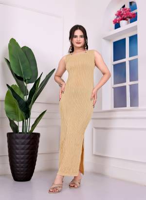 Looking These Beautiful Looking Readymade Tank Long Top.These Top is Fabricated On Knited.Its Beautified With Woven Designer.