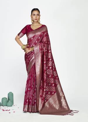 Attractive These Party Wear Saree in Fine Colored.These Saree And Blouse is Fabricated On Banarasi Silk.Its Beautified With Weaving Jari Designer.