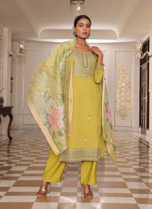 Attractive These Party Wear Suit in Fine Colored Pair With Bottom And Dupatta.These Top And Bottom Are Fabricated On Cotton Silk Pair With Jacquard Simmer Dupatta.Its Beautified With Designer Embroidery Work.