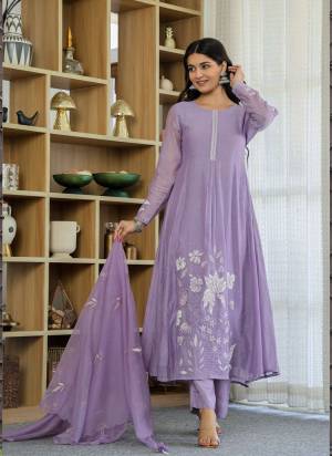 Garb These Suit in Fine Colored Pair With Bottom And Dupatta.These Top Are Chanderi Silk And Bottom Are Fabricated On Chanderi Silk Pair With Chanderi Dupatta.Its Beautified With Designer Embroidery Work.