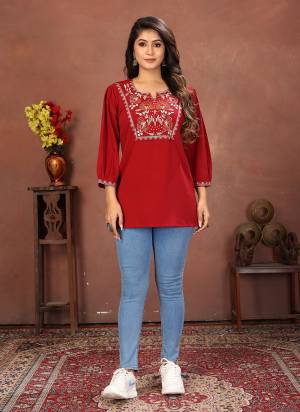 Grab These Beautiful Looking Readymade Short Kurti.These Kurti is Fabricated On Rinkal Cotton.Its Beautified With Designer Embroidery Work.