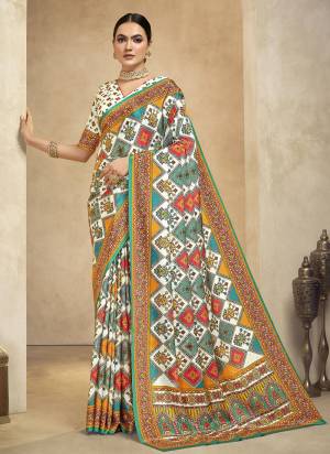 Attractive These Fastive And Party Wear Saree in Fine Colored.These Saree And Blouse is Fabricated On Crepe Silk.Its Beautified With Designer Digital Foil Printed.