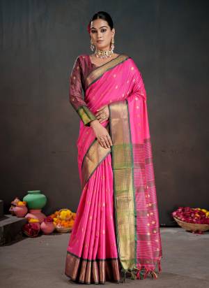 Attractive These Fastive Saree in Fine Colored.These Saree Are Art Silk And Blouse is Fabricated On Art Silk Pair.Its Beautified With Woven Designer.