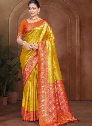 Garb These Fastive And Party Wear Saree in Fine Colored.These Saree And Blouse is Fabricated On Kanjivaram Silk.Its Beautified With Woven Designer.