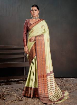 Attractive These Fastive Saree in Fine Colored.These Saree Are Art Silk And Blouse is Fabricated On Art Silk Pair.Its Beautified With Woven Designer.