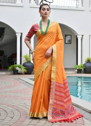 Looking These Festive Wear Saree in Fine Colored.These Saree And Blouse is Fabricated On Khadi Raw Silk.Its Beautified With Woven Meenakari Pallu And Blouse Designer.