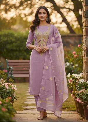 Looking These Disigner Suit in Fine Colored Pair With Bottom And Dupatta.These Top Are Kasha Simmer And Dupatta Are Fabricated On Kasha Simmer Pair With Santoon Bottom.Its Beautified With Woven Designer With Embroidery Work.