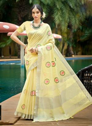 Garb These Fastive And Party Wear Saree in Fine Colored.These Saree And Blouse is Fabricated On Linen.Its Beautified With Woven Pallu Border Designer With Embroidery Work.