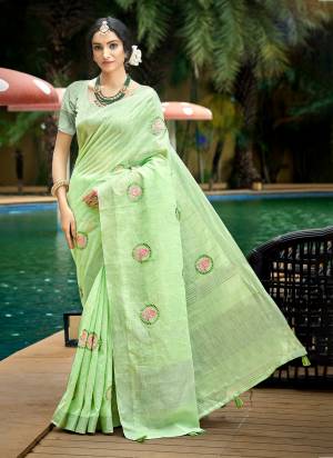 Garb These Fastive And Party Wear Saree in Fine Colored.These Saree And Blouse is Fabricated On Linen.Its Beautified With Woven Pallu Border Designer With Embroidery Work.