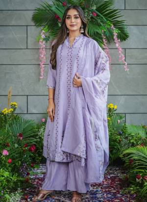 Garb These Suit in Fine Colored Pair With Bottom And Dupatta.These Top And Bottom Are Fabricated On Muslin Cotton Pair With Muslin Cotton Dupatta.Its Beautified With Designer Embroidery Work.