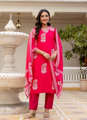 Garb These Suit in Fine Colored Pair With Bottom And Dupatta.These Top And Bottom Are Fabricated On Rayon Pair With Chanderi Dupatta.Its Beautified With Designer Printed.