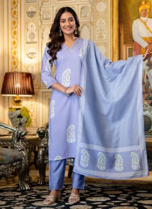 Garb These Suit in Fine Colored Pair With Bottom And Dupatta.These Top And Bottom Are Fabricated On Rayon Pair With Chanderi Dupatta.Its Beautified With Designer Printed.