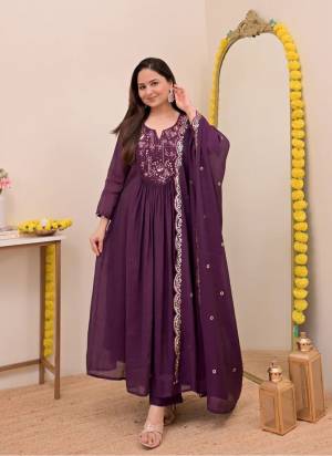 Garb These Suit in Fine Colored Pair With Bottom And Dupatta.These Top Are Chanderi Silk And Bottom Are Fabricated On Chanderi Silk Pair With Chanderi Dupatta.Its Beautified With Designer Embroidery Work.