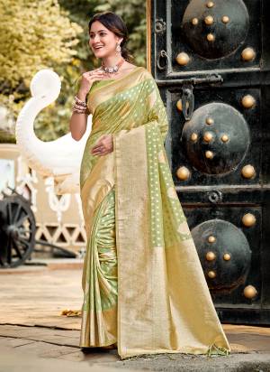 Garb These Fastive And Party Wear Saree in Fine Colored.These Saree And Blouse is Fabricated On Assam Silk.Its Beautified With Woven Designer.