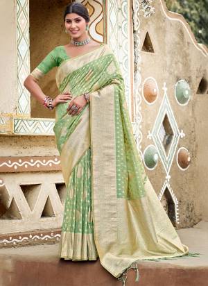 Garb These Fastive And Party Wear Saree in Fine Colored.These Saree And Blouse is Fabricated On Assam Silk.Its Beautified With Woven Designer.