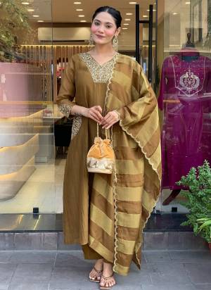 Garb These Suit in Fine Colored Pair With Bottom And Dupatta.These Top Are Silk Blend And Bottom Are Fabricated On Silk Blend Pair With Jacquard Silk Dupatta.Its Beautified With Designer Embroidery Work.