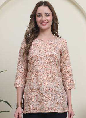 Looking These Beautiful Looking Readymade Tunic Kurti.These Kurti Fabricated On Cambric Cotton.Its Beautified With Designer Printed.