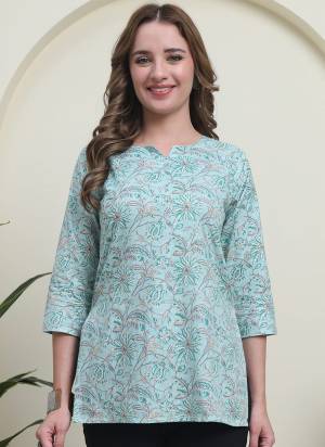 Looking These Beautiful Looking Readymade Tunic Kurti.These Kurti Fabricated On Cambric Cotton.Its Beautified With Designer Printed.