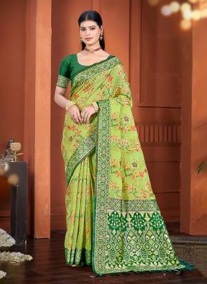 Attractie These Fastive And Party Wear Saree in Fine Colored.These Saree And Blouse is Fabricated On Cotton Silk.Its Beautified With Woven Meenakari Designer.