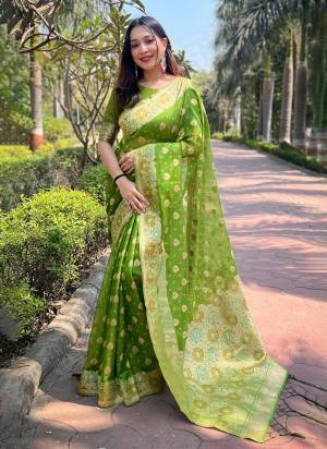 Looking These Party Wear Saree in Fine Colored.These Saree And Blouse is Fabricated On Organza.Its Beautified With Weaving Floral Designer.