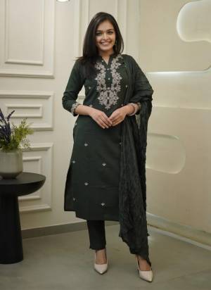 Garb These Suit in Fine Colored Pair With Bottom And Dupatta.These Top Are Cotton Silk And Bottom Are Fabricated On Cotton Silk Pair With Chinon Dupatta.Its Beautified With Designer Embroidery Work.