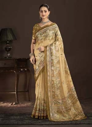 Attractive These Fastive And Party Wear Saree in Fine Colored.These Saree And Blouse is Fabricated On Crepe Silk.Its Beautified With Designer Digital Foil Printed.