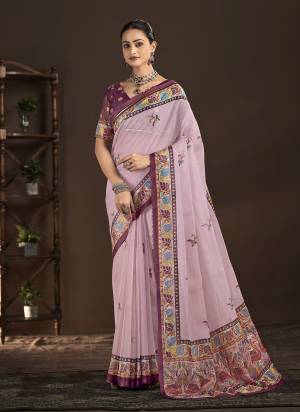 Attractive These Fastive And Party Wear Saree in Fine Colored.These Saree And Blouse is Fabricated On Crepe Silk.Its Beautified With Designer Digital Foil Printed.